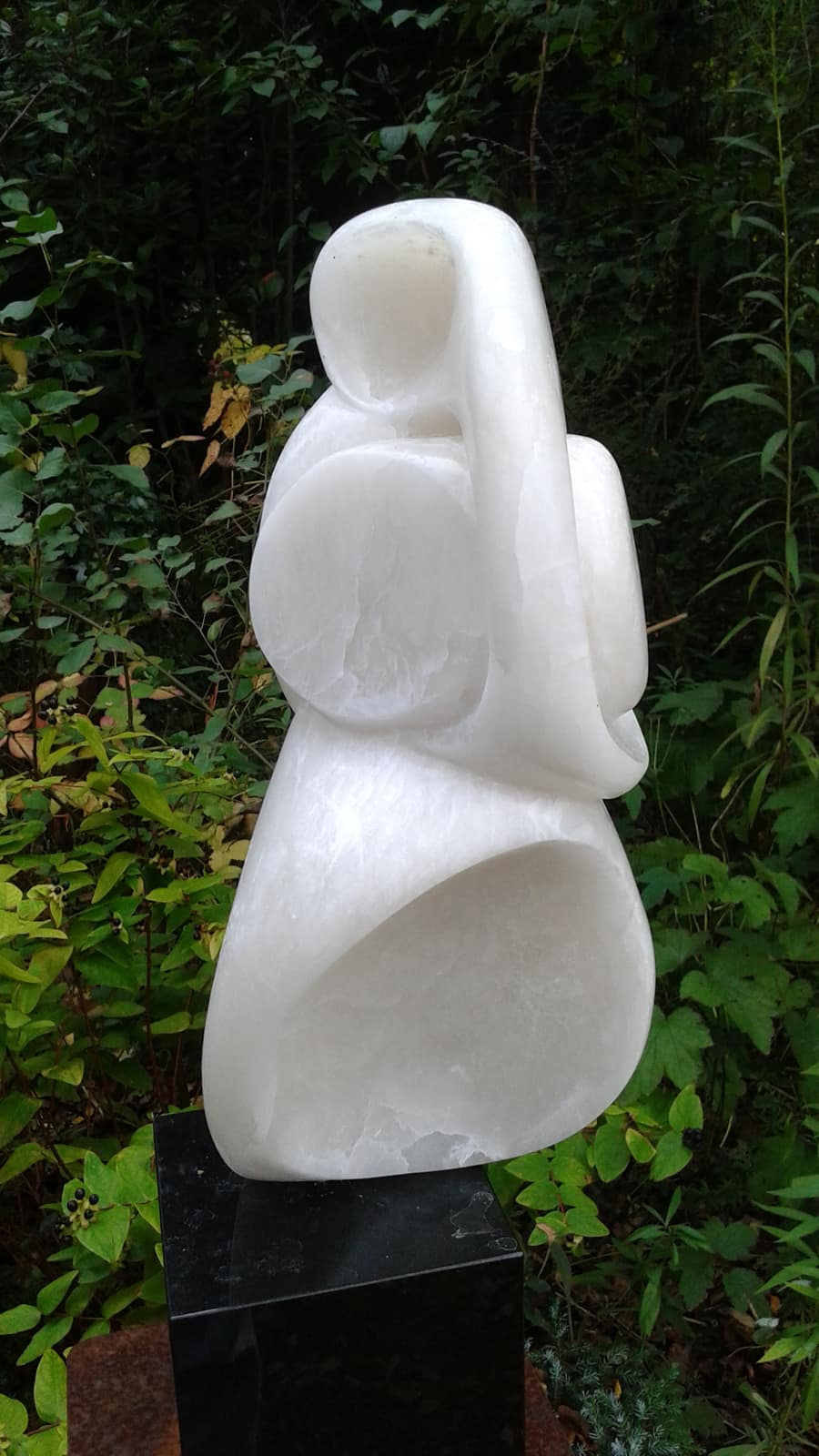 Zonder titel (figuur), marmer — vooraanzicht.